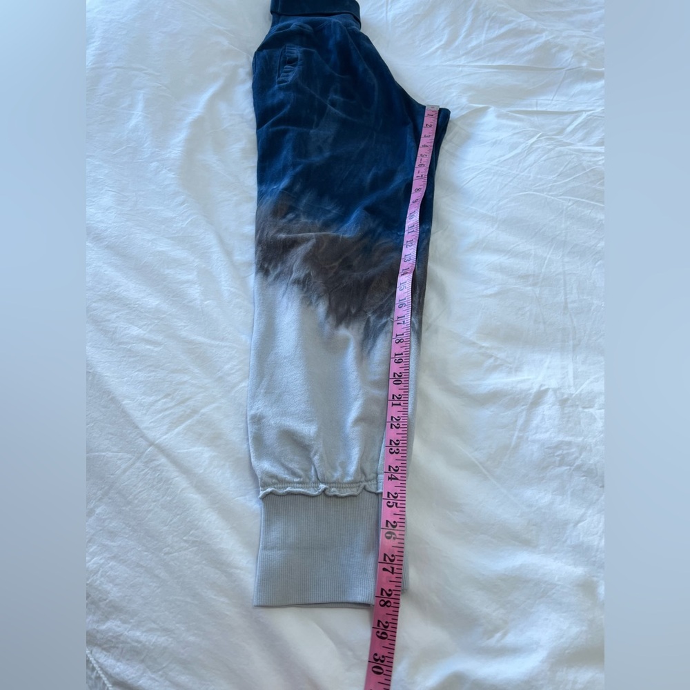 Young Fabulous & Broke | Large | Tie Dye Blue Gray Groove Joggers Rolled Waist - Picture 9 of 10